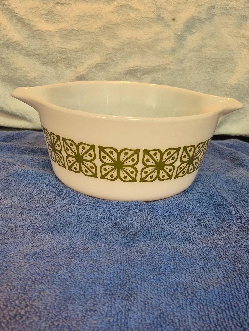 Vintage Pyrex Cinderella round casserole dish With Verde Square Flowers 1 1/2 Qt